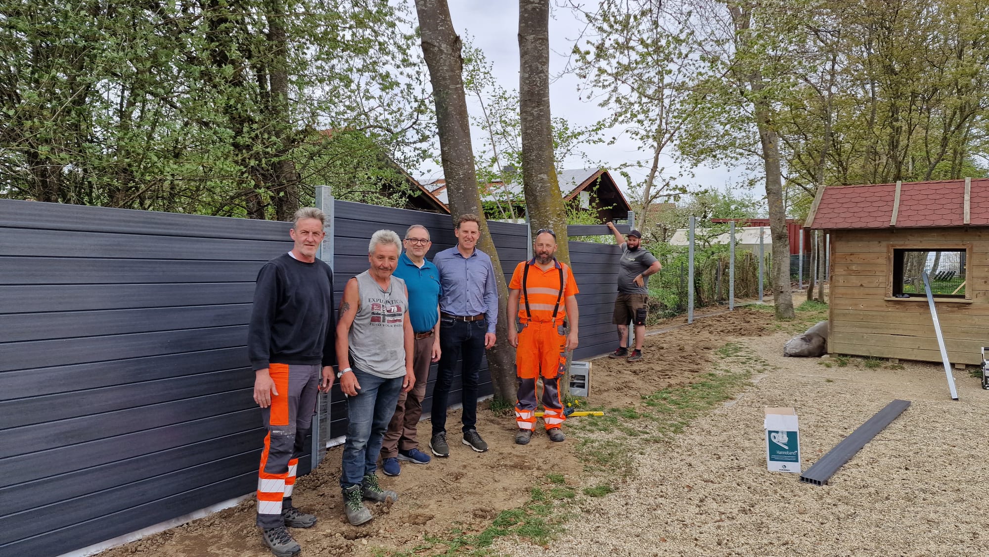 Neuer Zaun im Kindergarten "Haus der kleinen Füße"